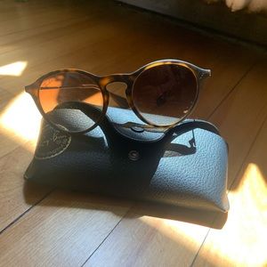 The Erika Ray-ban glasses!